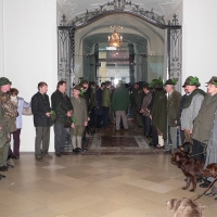 Falkner und Jagdhundeführer sind wichtiger Bestandteil der Jagd