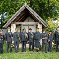 ÖFO Falkner vor Hubertuskapelle