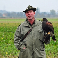 Ordenspräsident mit Harris Hawk